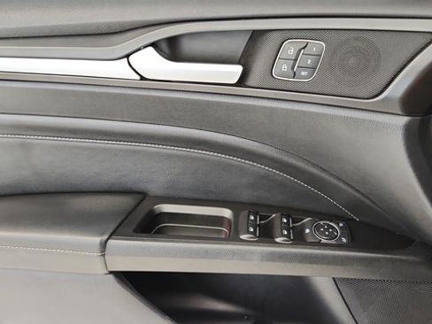 Used 2018 Ford Fusion Titanium AWD/4WD image 18