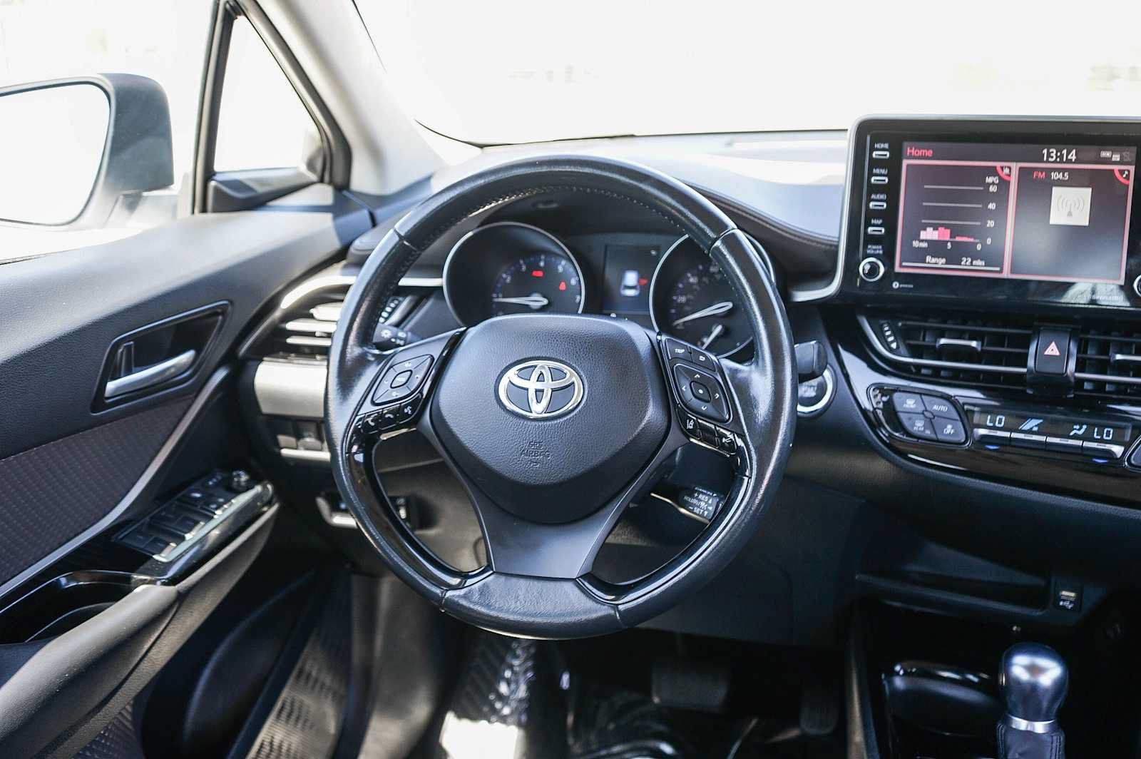 Used 2022 Toyota C-HR Limited FWD image 15