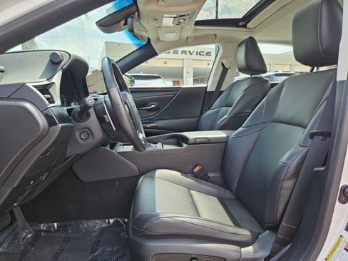 Used 2025 Lexus ES 300h w/ Premium Package FWD image 11