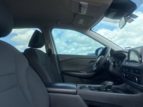 Used 2023 Nissan Rogue S image 21