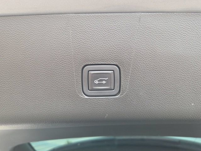 Used 2023 Chevrolet Traverse LT FWD image 13