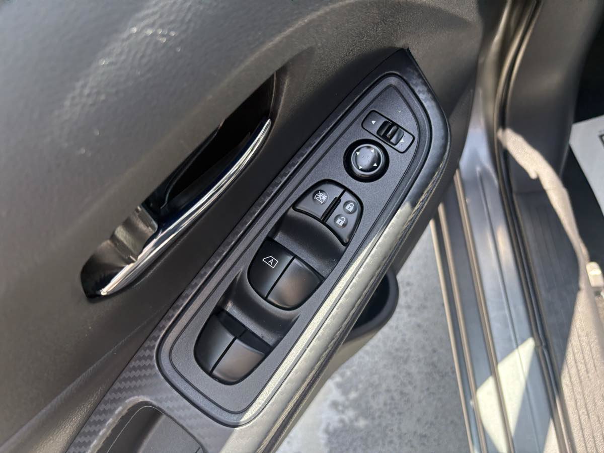 Used 2025 Nissan Versa SV FWD image 19