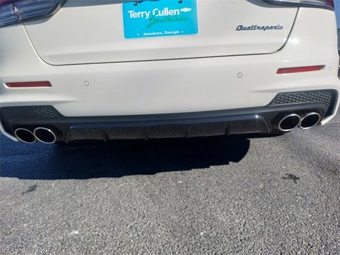 Used 2022 Maserati Quattroporte Modena image 9