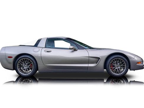 Used 2000 Chevrolet Corvette Coupe RWD image 2
