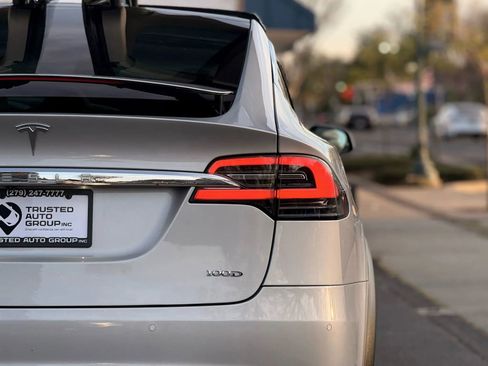 Used 2018 Tesla Model X 100D image 9