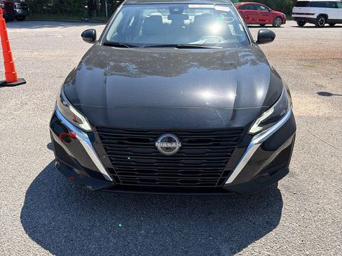 Used 2023 Nissan Altima 2.5 SV FWD image 2