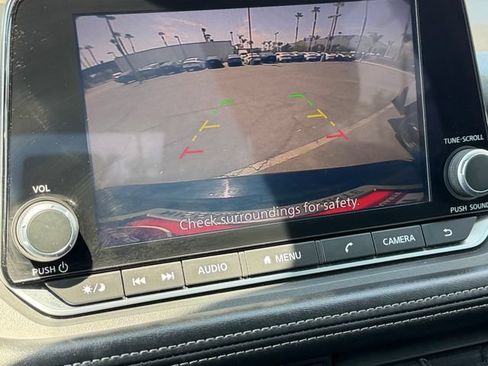 Used 2024 Nissan Rogue S FWD image 21