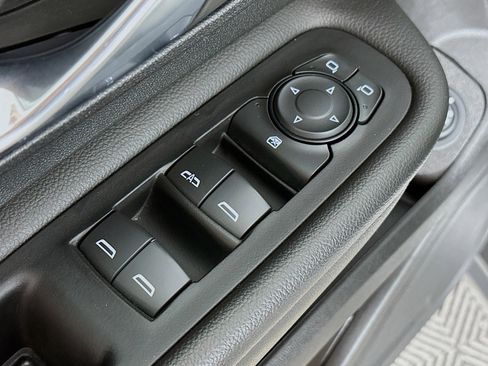 Used 2023 GMC Terrain SLT image 17