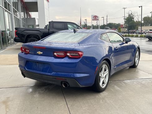 Used 2020 Chevrolet Camaro LT RWD image 3