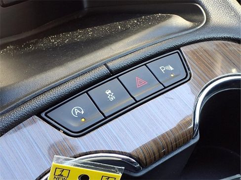 Used 2023 GMC Acadia SLE w/ Driver Convenience Package image 11