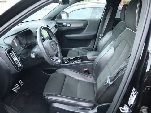 Used 2021 Volvo XC40 T4 R-Design w/ Advanced Package FWD image 10