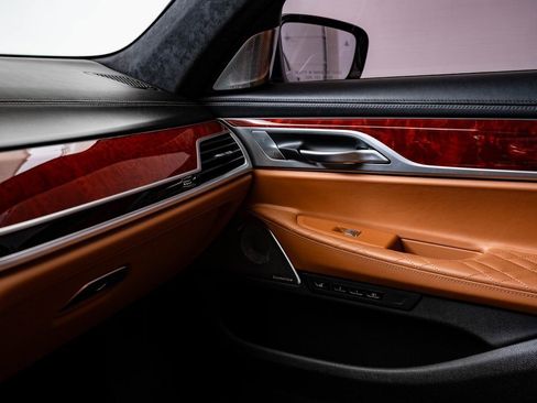 Certified 2022 BMW ALPINA B7 xDrive w/ Luxury Rear Seating Package image 44