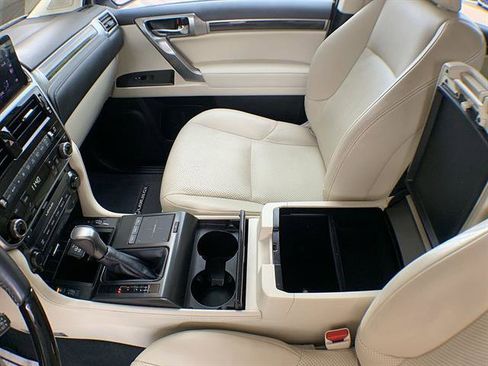 Used 2023 Lexus GX 460 Luxury w/ Sport Design Package AWD/4WD image 21