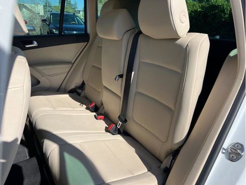 Used 2015 Volkswagen Tiguan SEL image 9