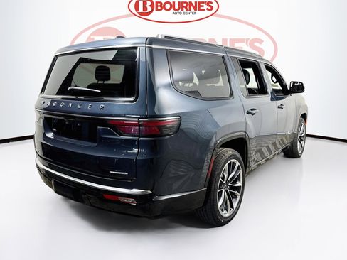 Used 2023 Jeep Wagoneer Series III w/ Premium Group I AWD/4WD image 12