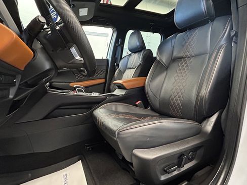 Used 2023 Mitsubishi Outlander SEL Black Edition image 11