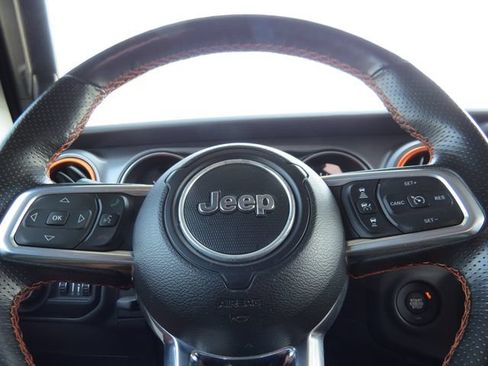 Used 2021 Jeep Gladiator Mojave AWD/4WD image 17