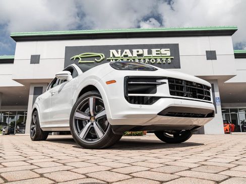 Used 2024 Porsche Cayenne Coupe AWD/4WD image 6