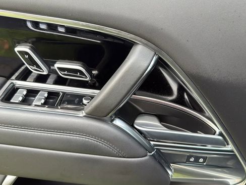 Used 2024 Land Rover Range Rover SE image 52