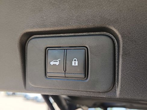 Used 2025 Nissan Rogue SV AWD/4WD image 29