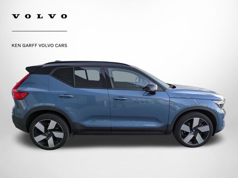 Used 2023 Volvo XC40 Recharge Plus image 2