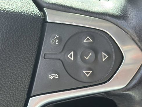 Used 2021 Chevrolet Traverse Premier FWD image 26