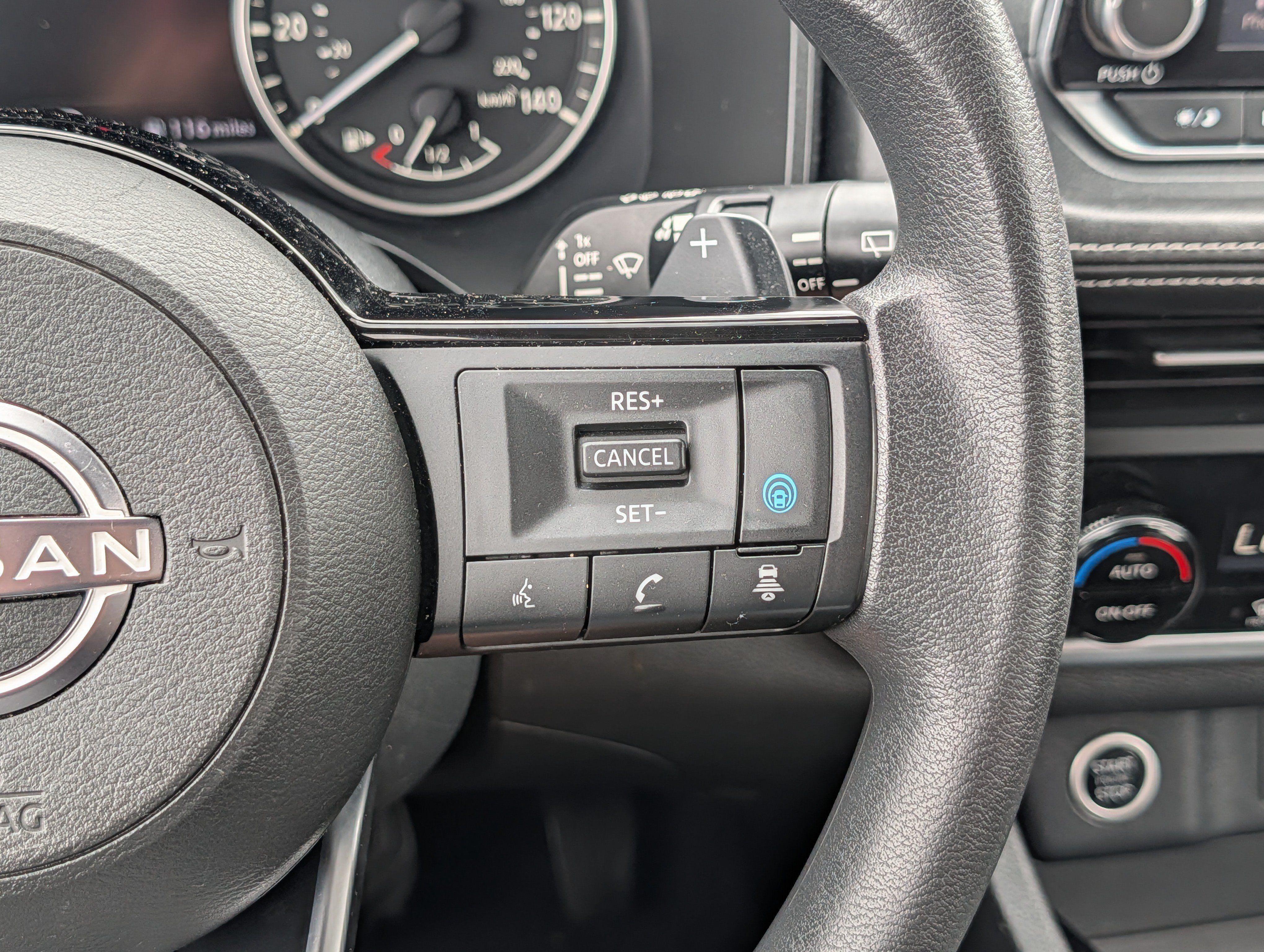 Used 2023 Nissan Rogue SV AWD/4WD image 30
