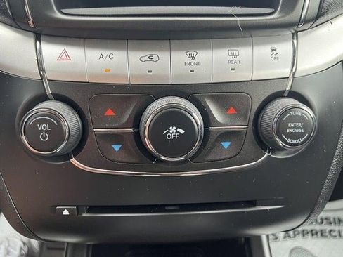 Used 2020 Dodge Journey SE w/ Blacktop Package FWD image 16