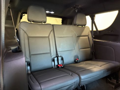 Used 2023 GMC Yukon XL Denali image 36