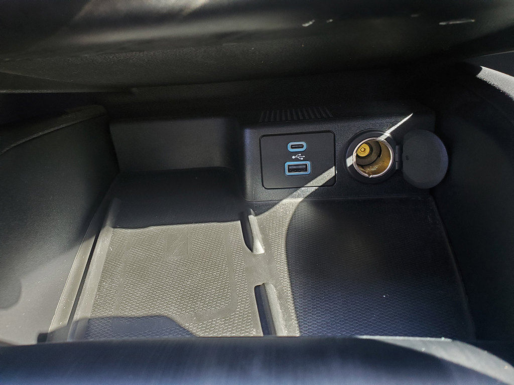 Used 2020 Ford Escape Titanium w/ Titanium Premium Package 2.0 FWD image 22