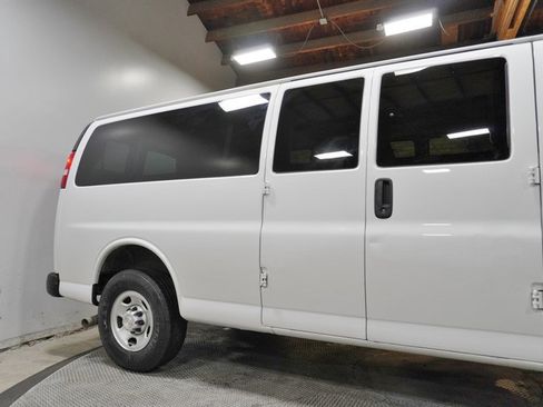 Used 2019 Chevrolet Express 3500 LS image 9
