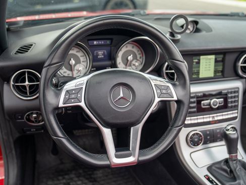 Used 2015 Mercedes-Benz SLK 250 image 13