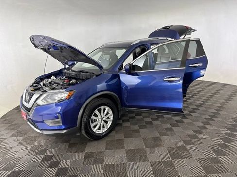 Used 2018 Nissan Rogue SV w/ Sun & Sound Touring Package AWD/4WD image 10