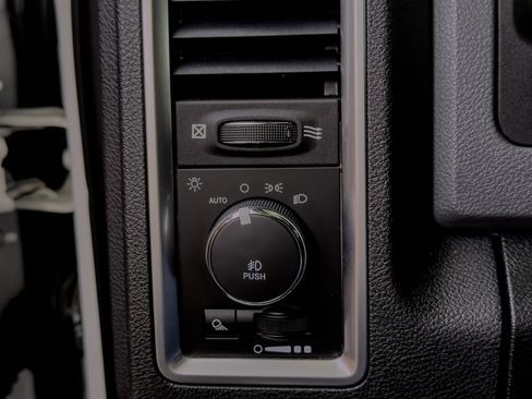 Used 2019 RAM 1500 Big Horn AWD/4WD image 9