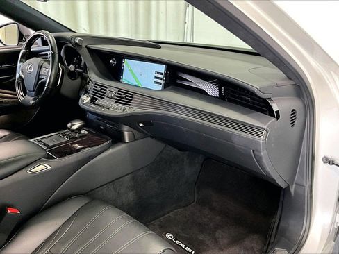 Used 2018 Lexus LS 500 w/ Luxury Package image 28
