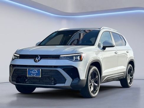 New 2026 Volkswagen Taos SE FWD image 7