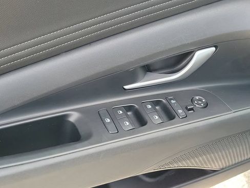 Used 2025 Hyundai Elantra Limited FWD image 20