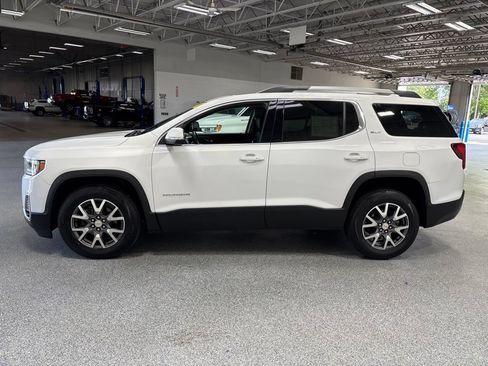 Used 2023 GMC Acadia SLT AWD/4WD image 4