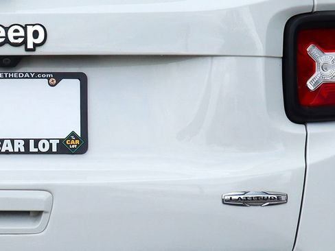 Used 2020 Jeep Renegade Latitude w/ Popular Equipment Group image 20