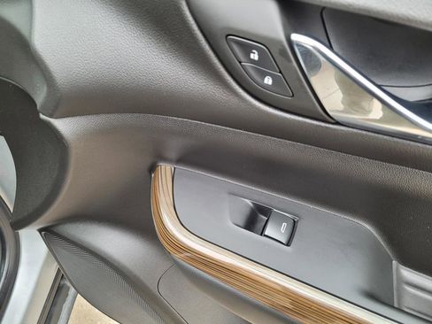 Certified 2023 GMC Acadia SLE w/ Driver Convenience Package image 9