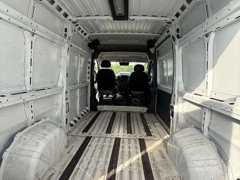 Used 2025 RAM ProMaster 2500 w/ Convenience Group FWD image 9