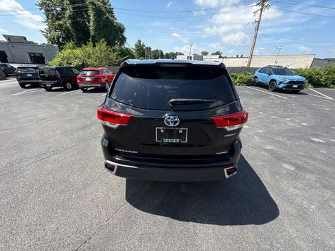 Used 2019 Toyota Highlander Limited AWD/4WD image 2