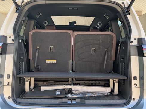 Used 2025 Volkswagen ID. Buzz Pro S Plus RWD image 19