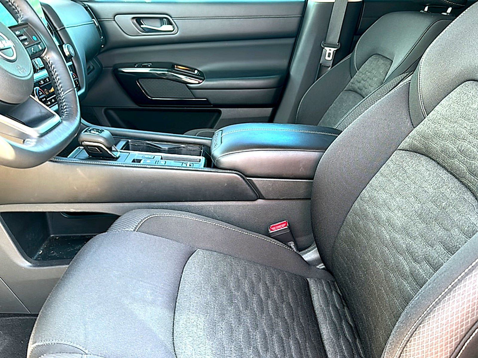 Used 2022 Nissan Pathfinder SV FWD image 12