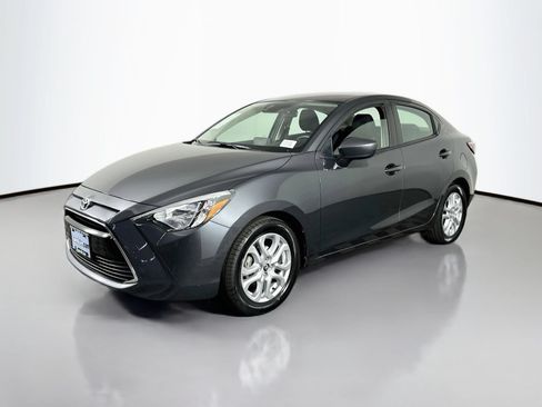 Certified 2017 Toyota Yaris iA FWD image 3