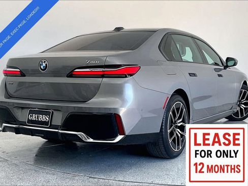 Used 2023 BMW 740i image 2