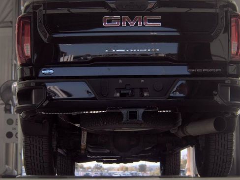 Used 2021 GMC Sierra 2500 Denali w/ Denali Black Diamond Edition AWD/4WD image 7