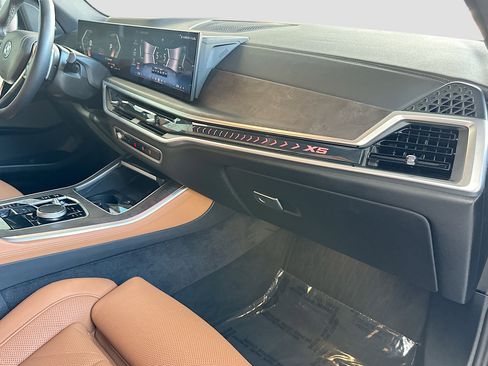 Certified 2025 BMW X5 sDrive40i w/ Premium Package image 31