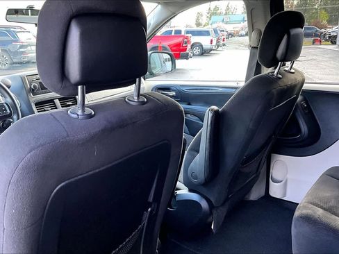 Used 2016 Dodge Grand Caravan SE w/ Quick Order Package 29E SE FWD image 12
