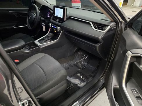 Used 2024 Toyota RAV4 LE FWD image 28